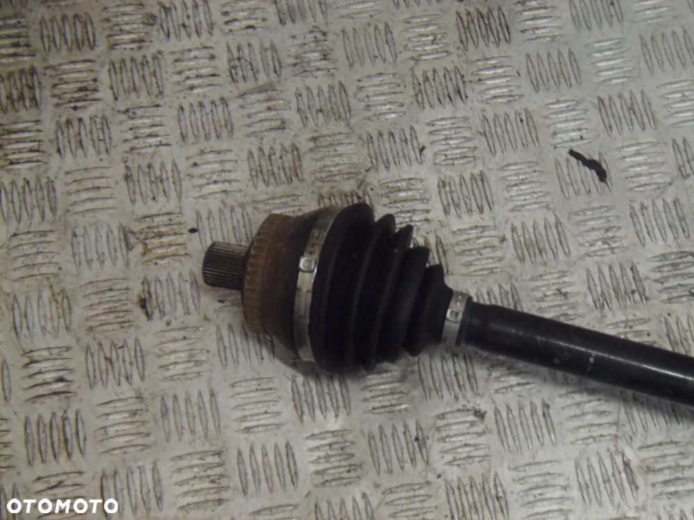 PÓŁOŚ PRAWY PRZÓD AUDI A4 B6 1.8T MANUAL - 2