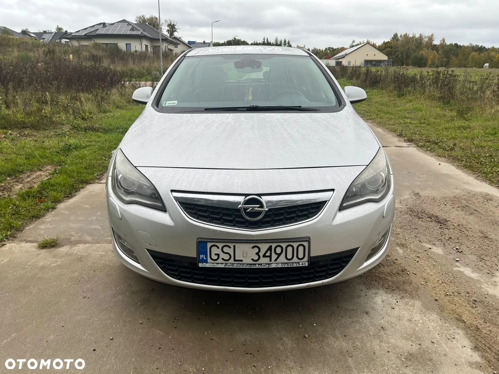 Opel Astra 2010 photo 4