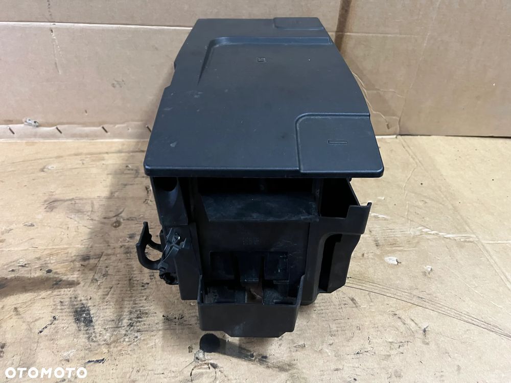 Obudowa podstawa akumulatora Opel Insignia A 13330951 13330946 - 3