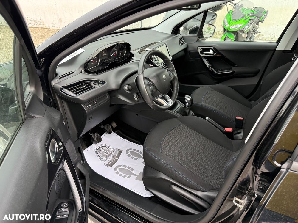 Peugeot 208 PureTech 82 Stop & Start Signature - 12