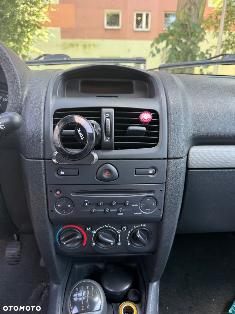 Renault Clio 1.2 16V Authentique - 8