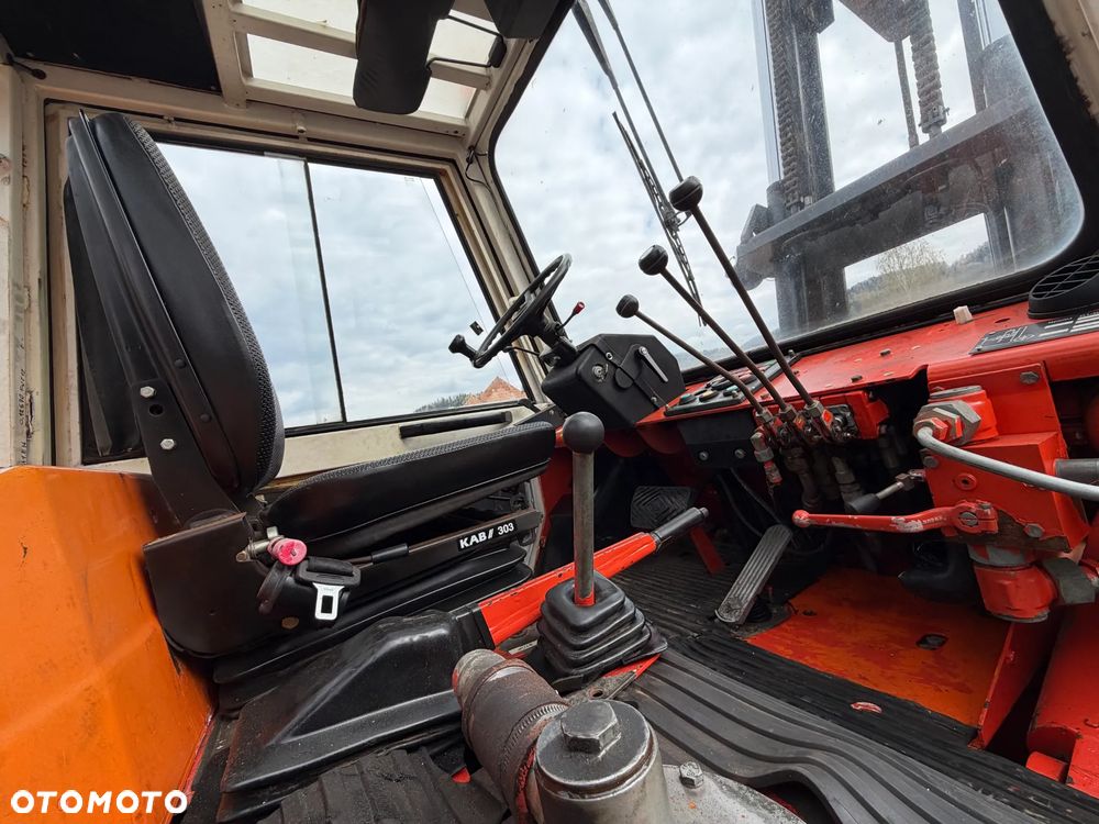 O&K V80 Wózek Widłowy Niemiecki Producent O&K. Silnik DEUTZ 90 km. Udźwig 8 ton. Gabarytowo mała maszyna z Wielkim udźwigiem. Podwójne Koła. Regulacja wideł i Karetki Hydrauliczna. Maszt TRIPLEX. niski przebieg 5790h. Maszyna Pochodzi z Norweskiej Komuny! Nie posiada luzów i wycieków Jazda Hydrostatic. Stan Perfekcyjny! DIESEL. Opony Nowe. Okazja - 24