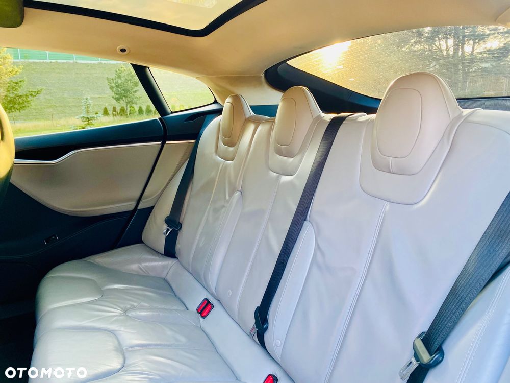 Tesla Model S Performance - 34