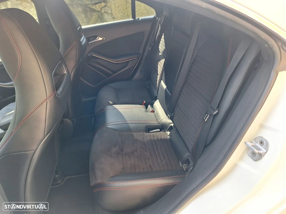 Mercedes-Benz CLA 220 CDI 7G-DCT AMG Line - 3
