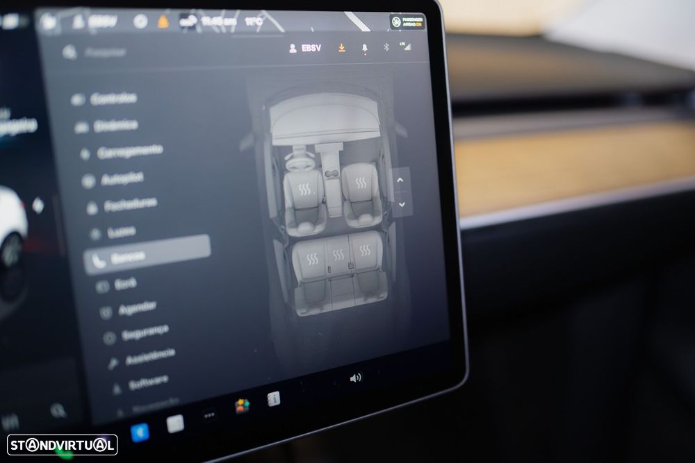 Tesla Model Y Standard RWD - 42