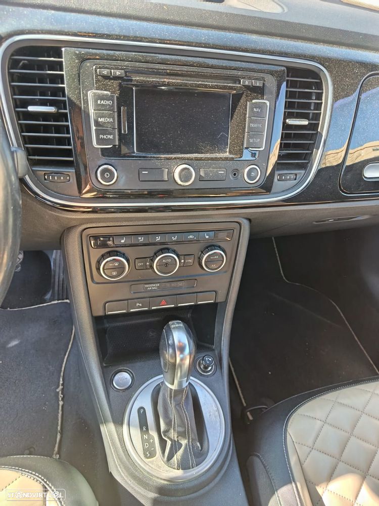 VW New Beetle 1.6 TDI DPF DSG Blue Motion Technologie Exclusive Design - 8