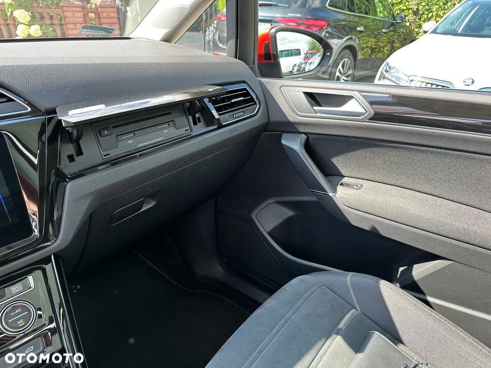 Volkswagen Touran - 19