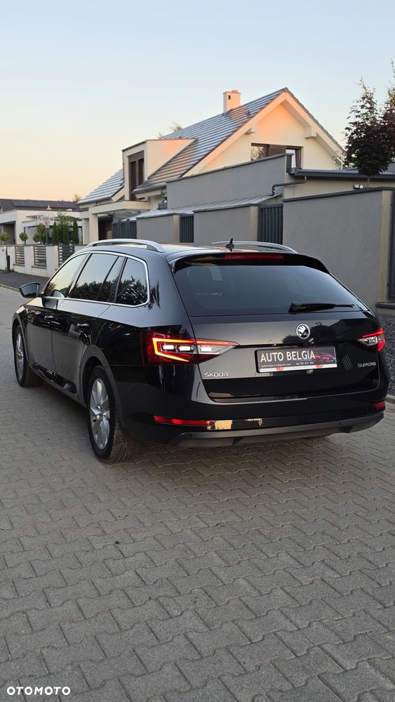 Skoda Superb 2.0 TDI DSG Premium Edition - 9