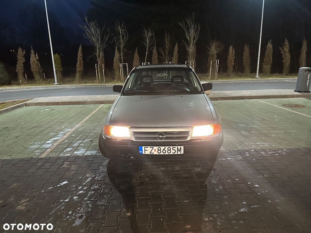 Opel Astra 1.4 GLS - 3