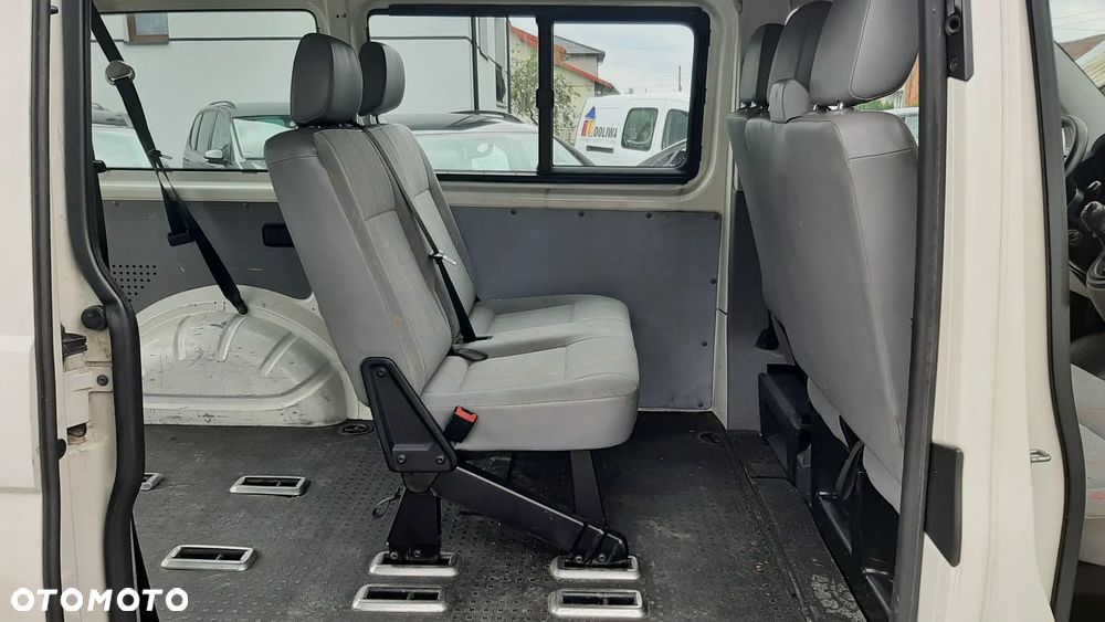 Volkswagen Caravelle - 12