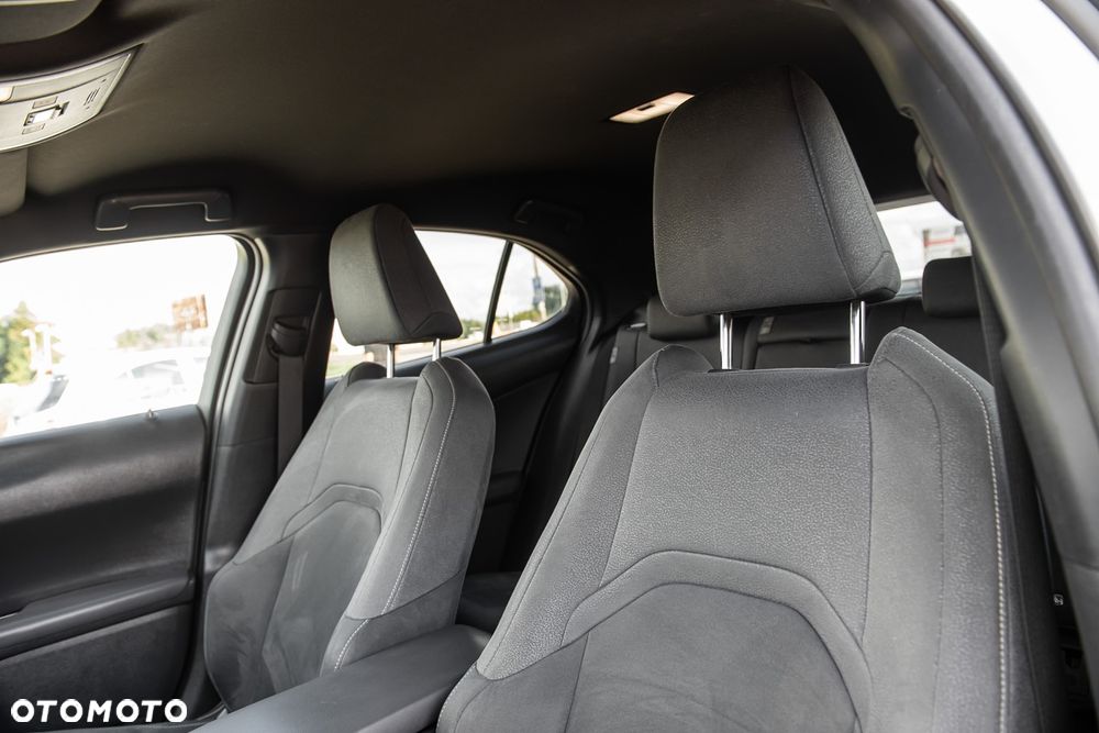 Lexus UX 200 - 17