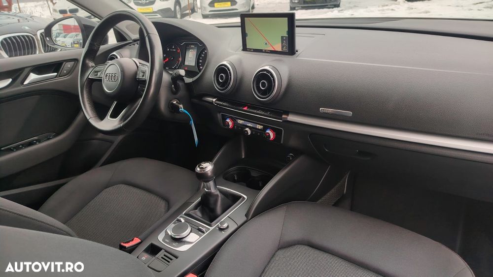 Audi A3 1.6 TDI ack (clean diesel) S line Sportpaket - 9