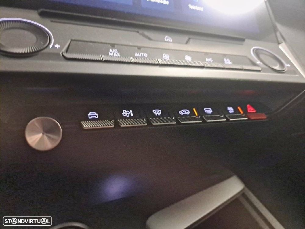 Peugeot 308 1.2 Hybrid Style e-DCS6 - 23