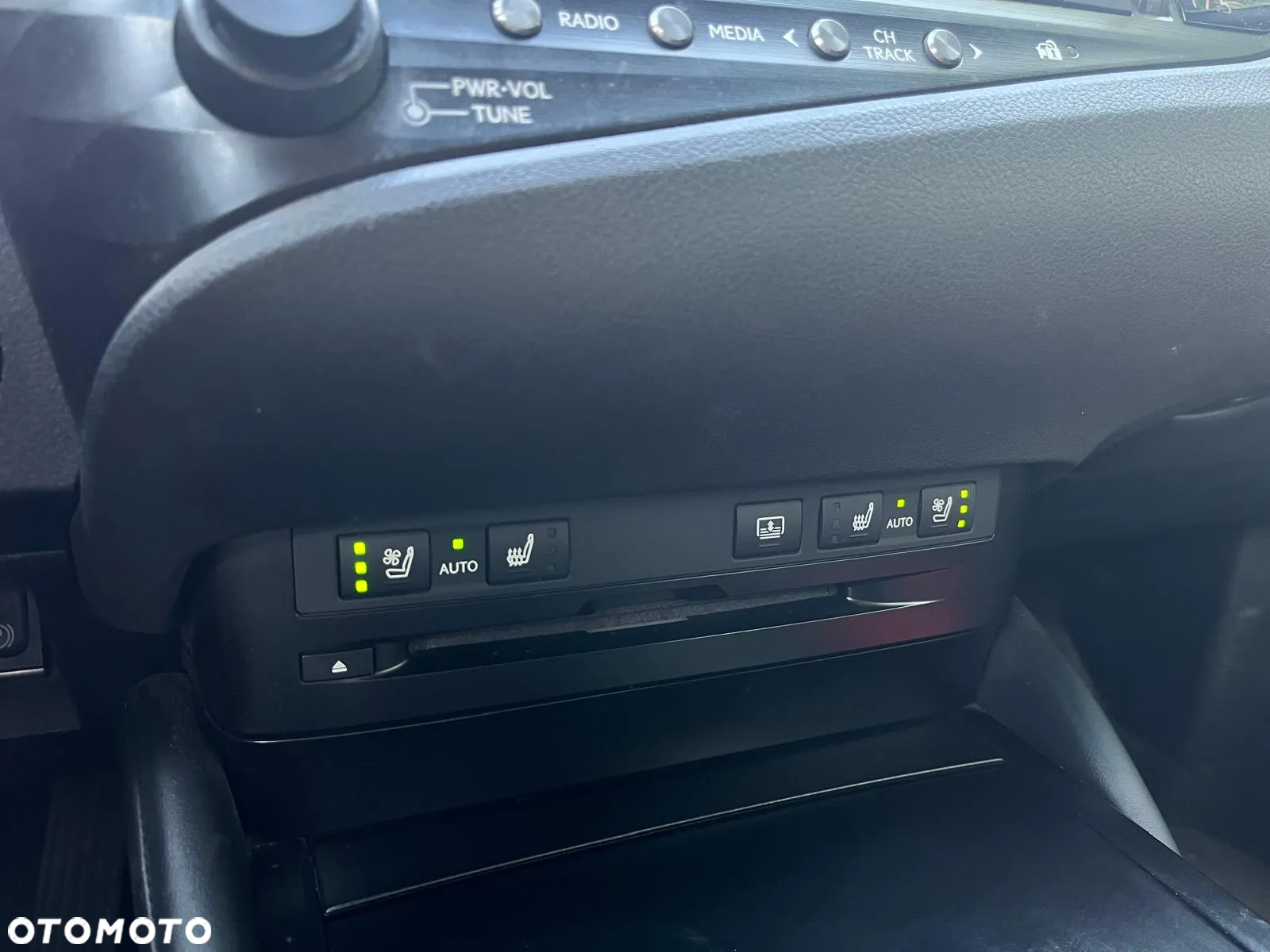 Lexus ES 300h Luxury Line - 18