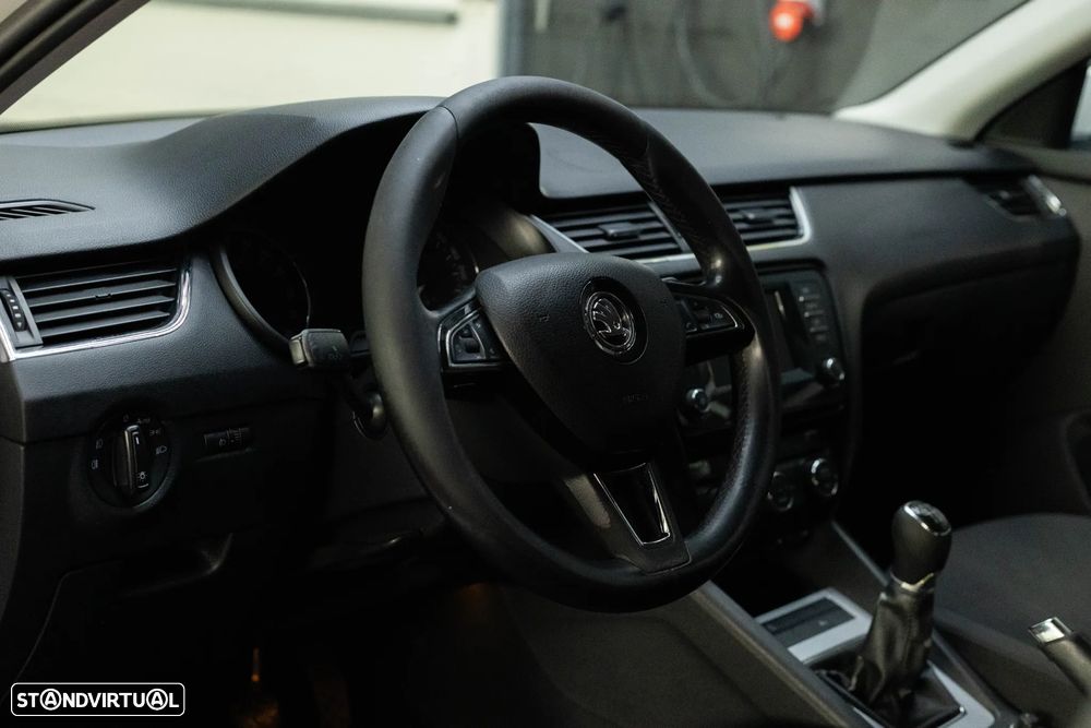 Skoda Octavia Break 1.6 TDi Sportline - 15