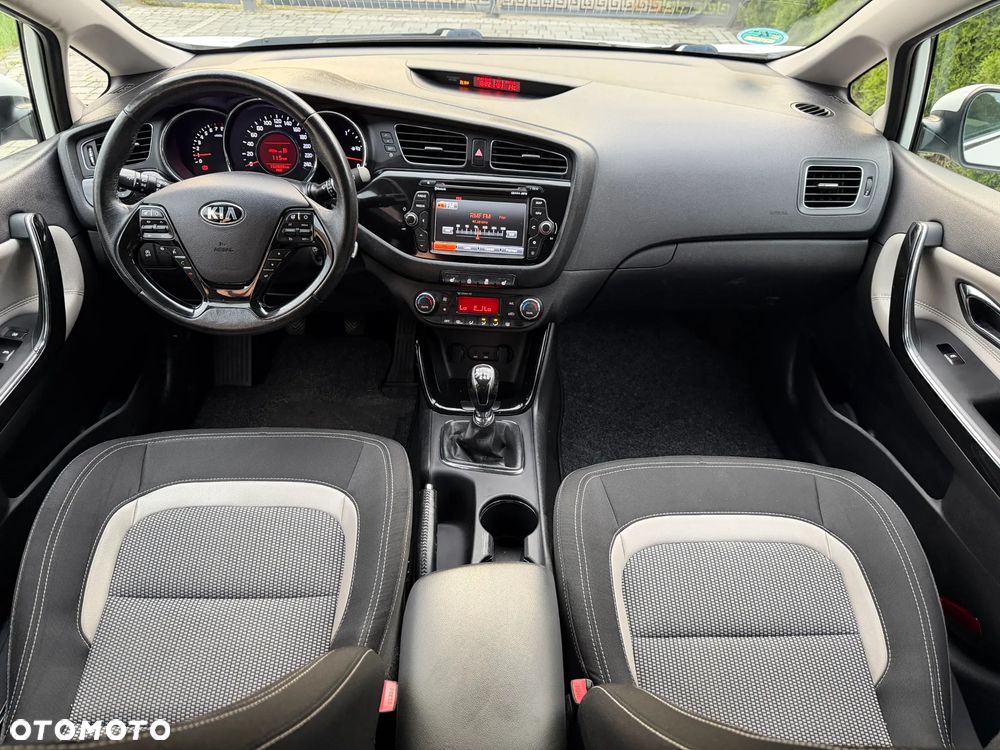 Kia Ceed 1.6 GDI Dream Team Edition - 16