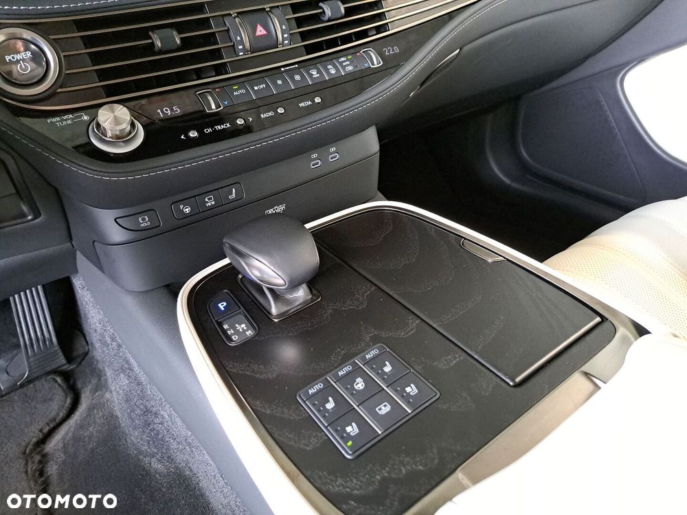 Lexus LS 500h Omotenashi AWD - 32