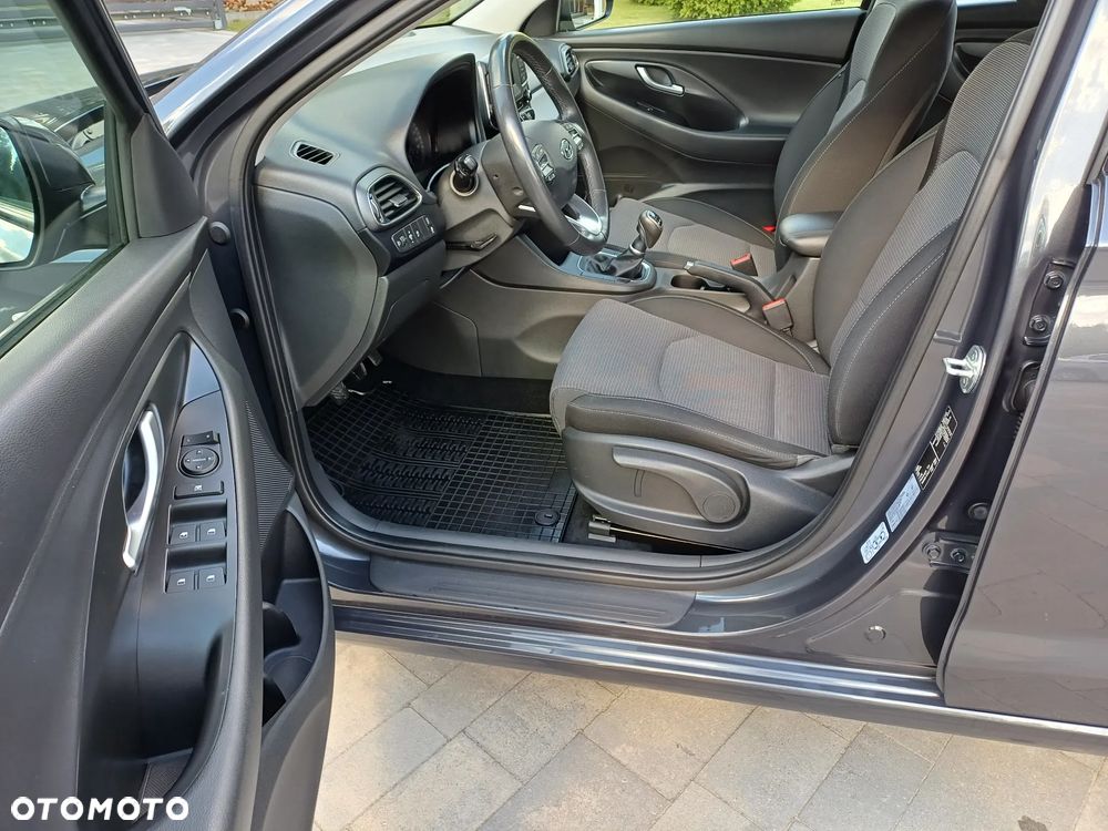 Hyundai i30 1.5 DPI Classic + - 33