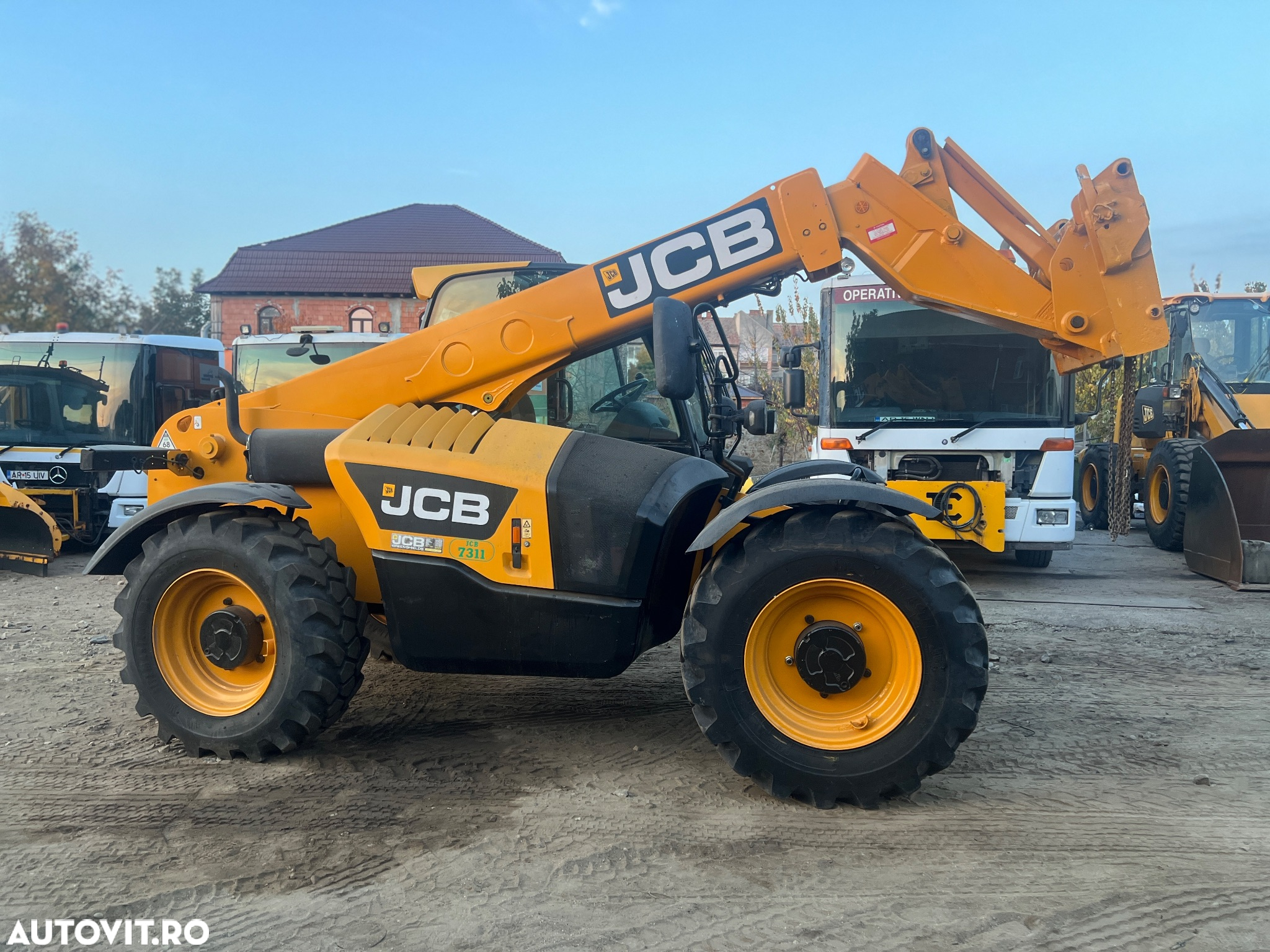axe. JCB 2013.  AXE.  DE JCB - 13