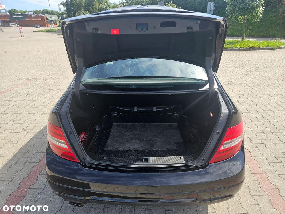 Mercedes-Benz Klasa C 250 CGI BlueEff Avantgarde - 18