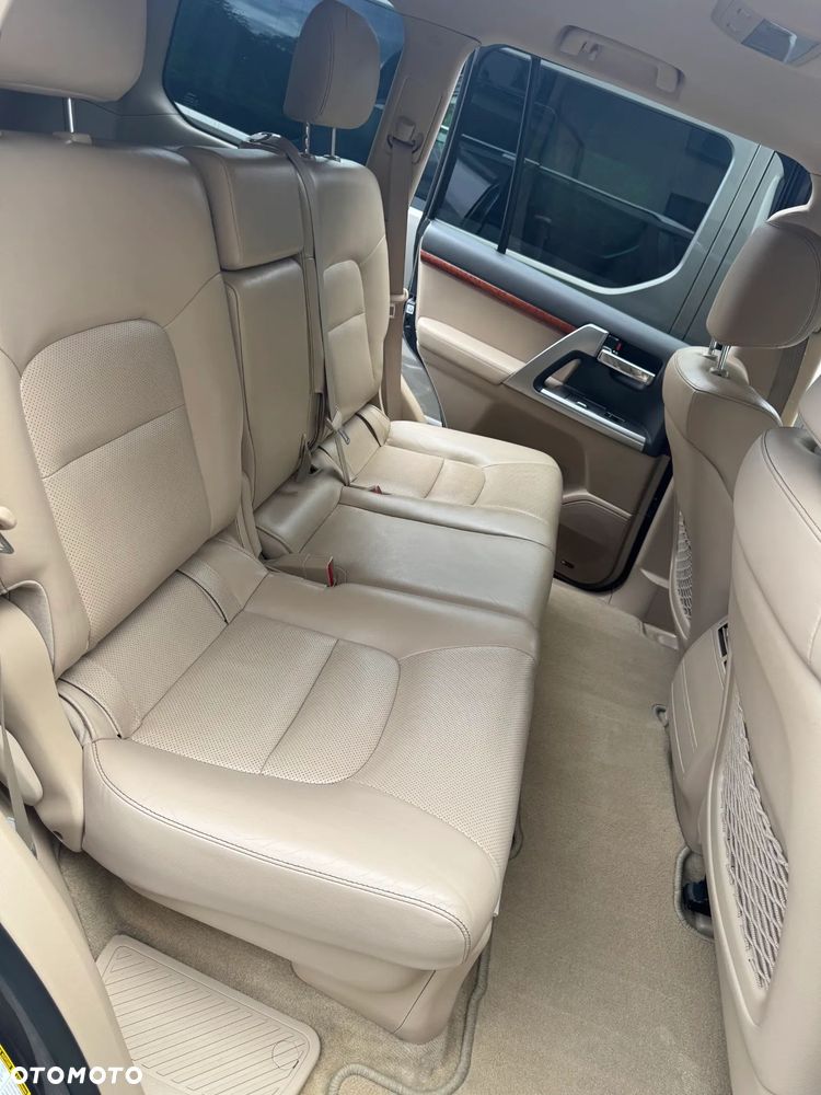 Toyota Land Cruiser - 12