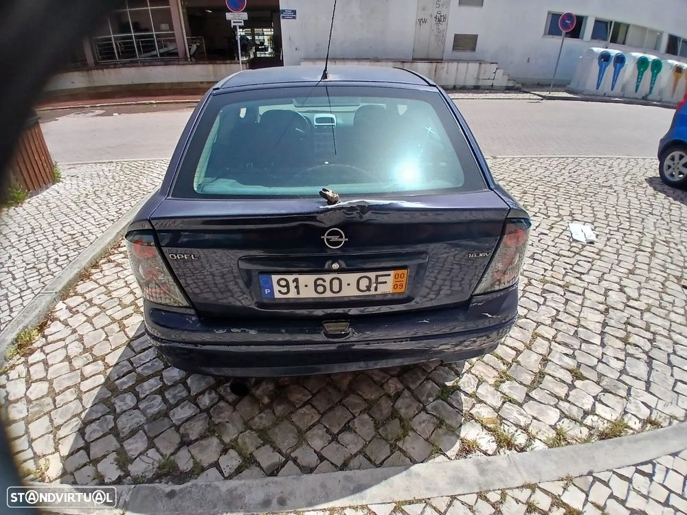Opel Astra 1.6 Sport - 13