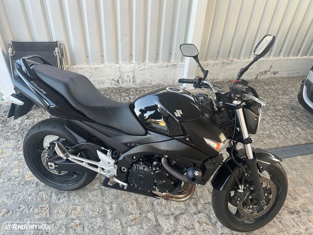 Suzuki GSR Black Edition - 4