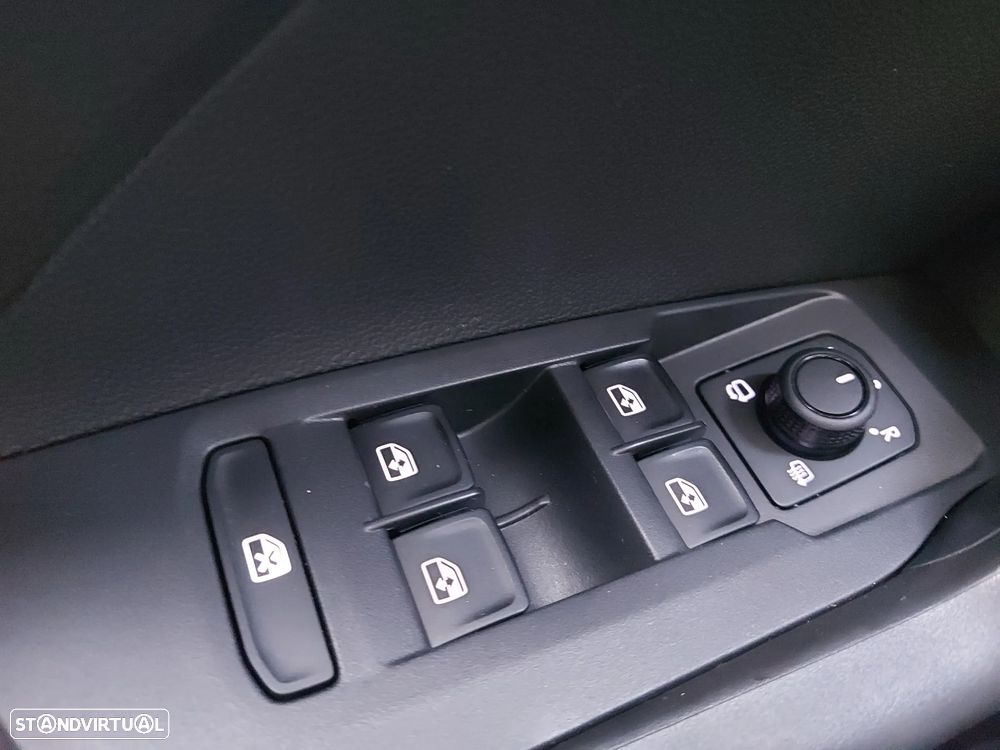 VW T-Cross 1.0 TSI Life - 21