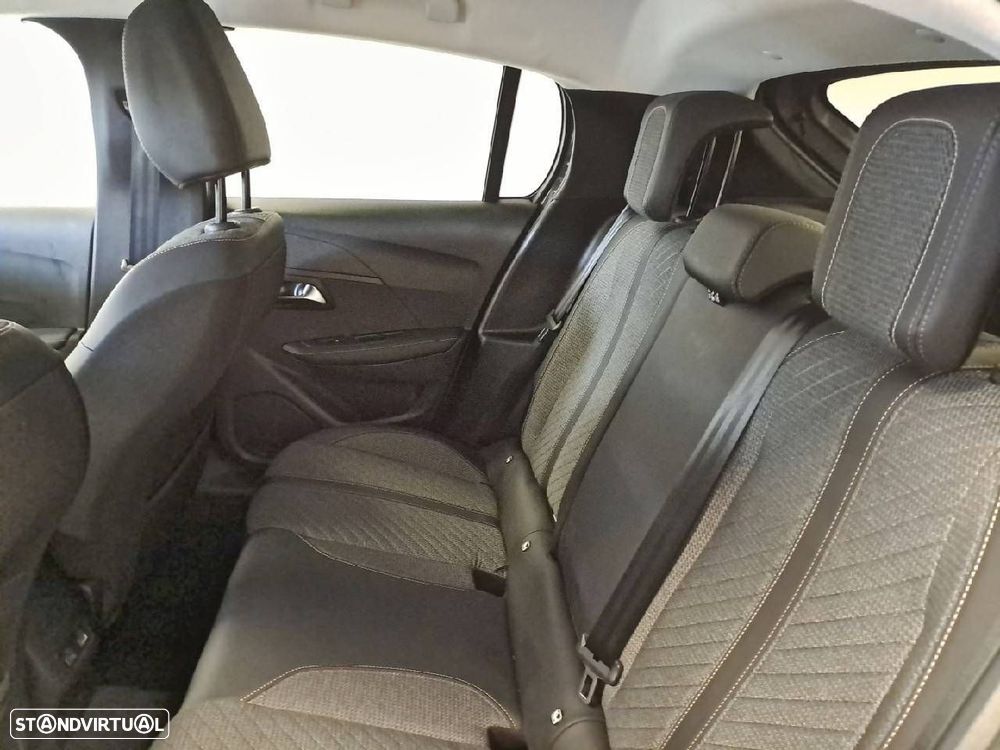 Peugeot 208 1.2 PureTech Allure EAT8 - 6