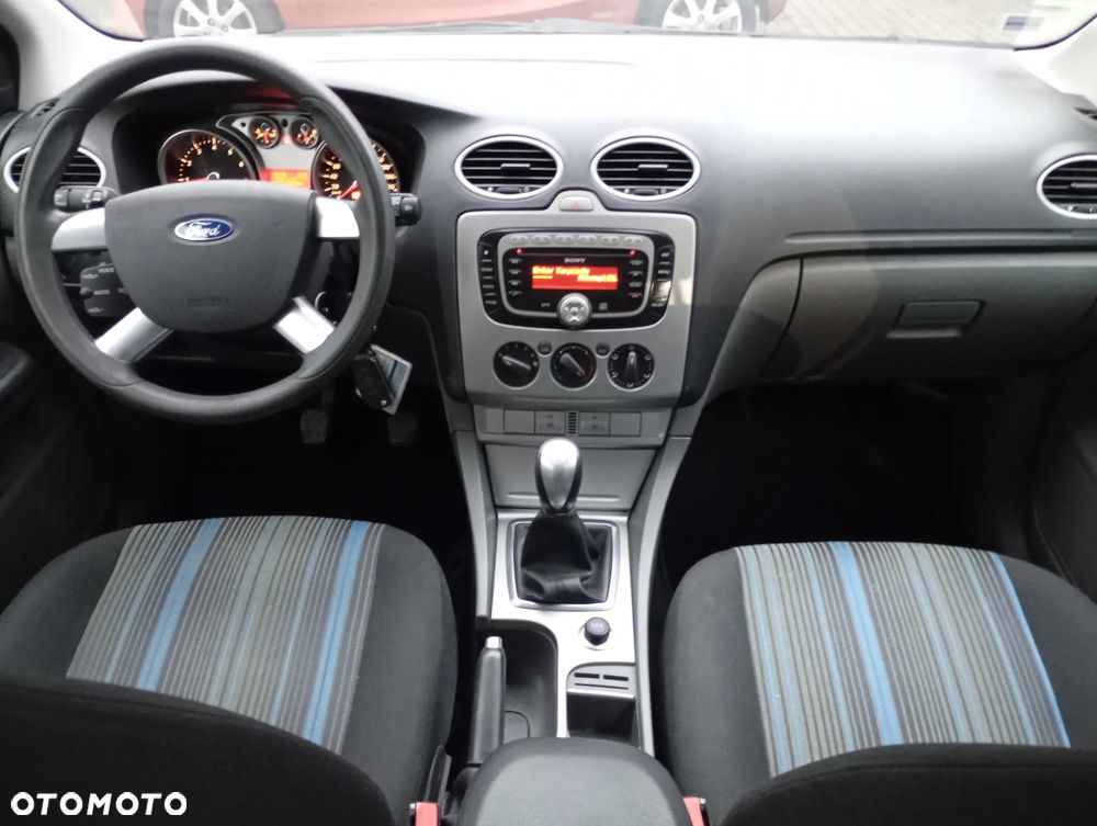 Ford Focus 1.6 16V Trend - 34
