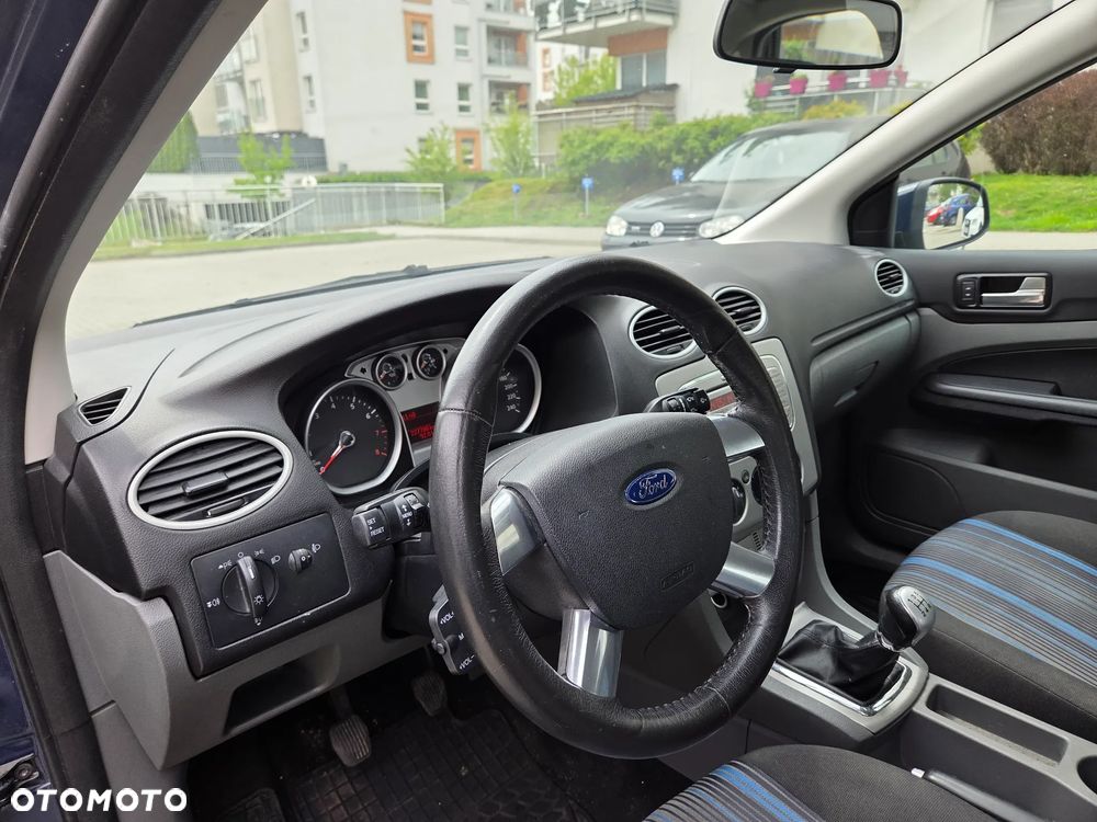 Ford Focus 1.4 Trend + - 9