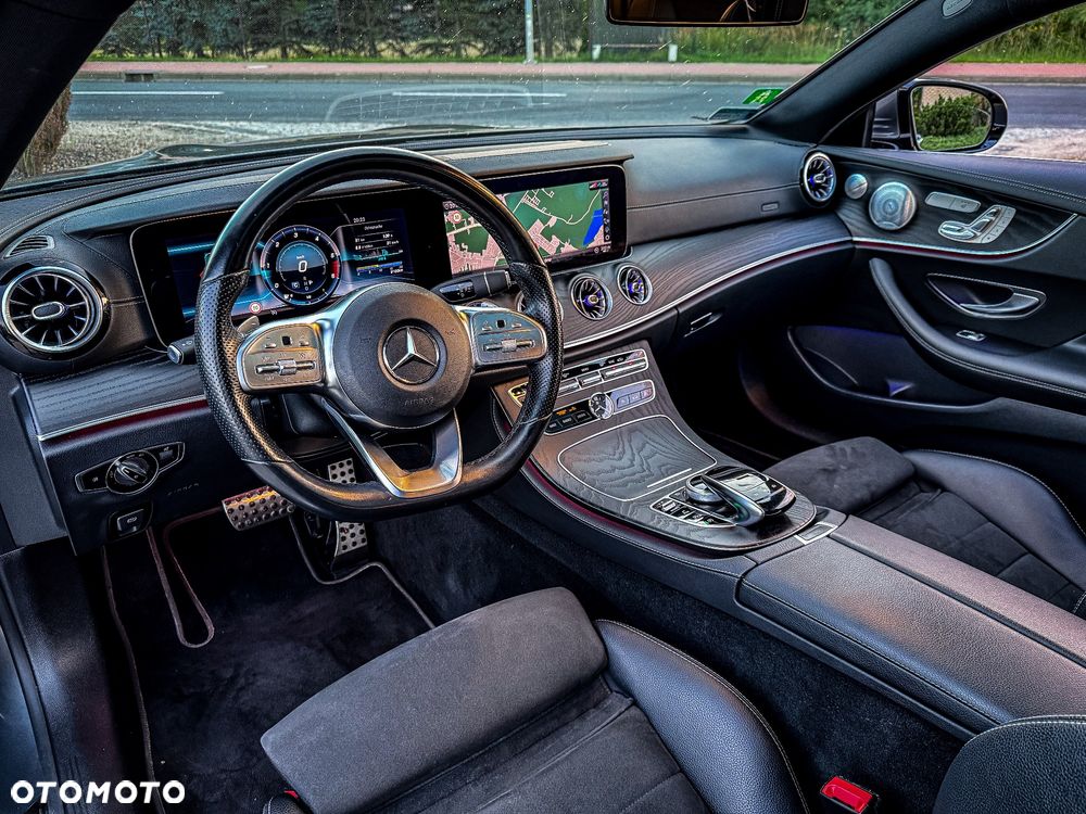 Mercedes-Benz Klasa E 220 d Coupe 4-Matic 9G-TRONIC - 31