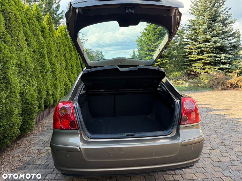 Toyota Avensis - 12