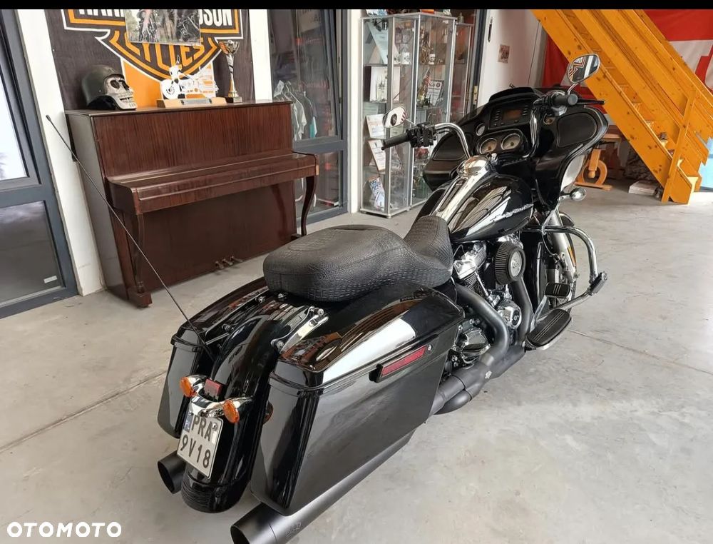 Harley-Davidson Touring Road Glide - 2