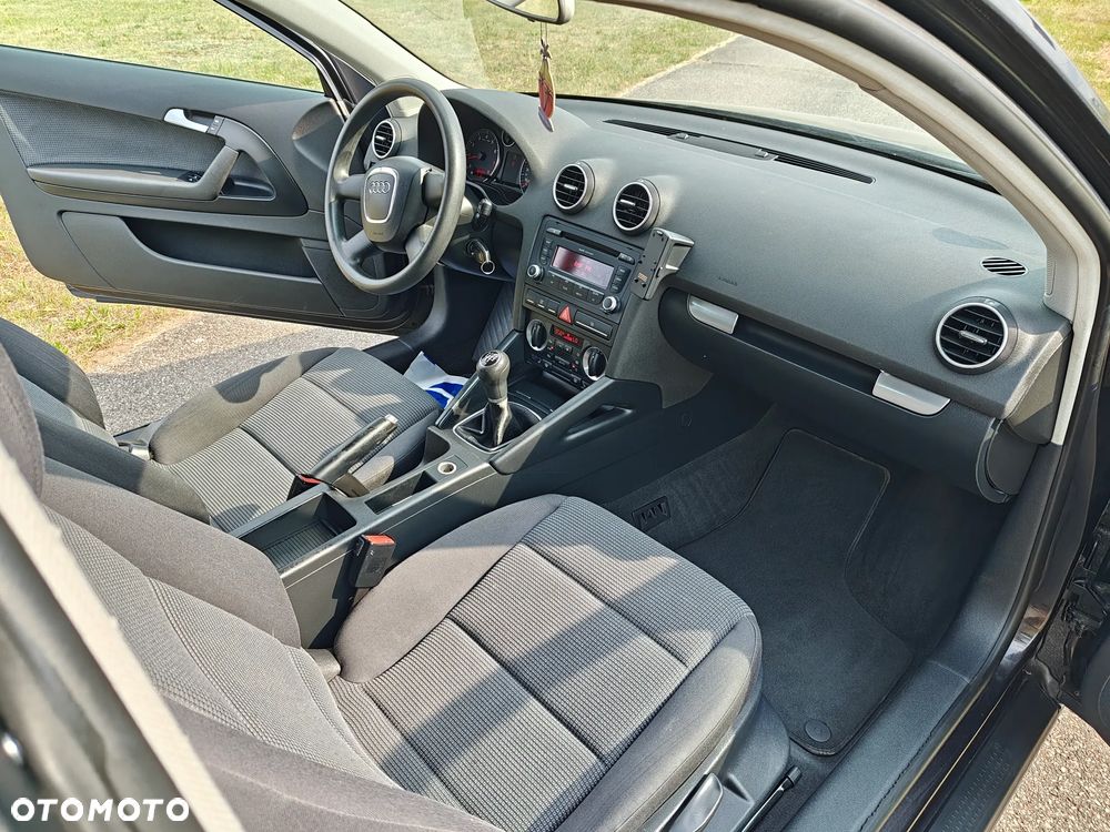 Audi A3 3-drzwiowe 1.6 Ambiente - 28