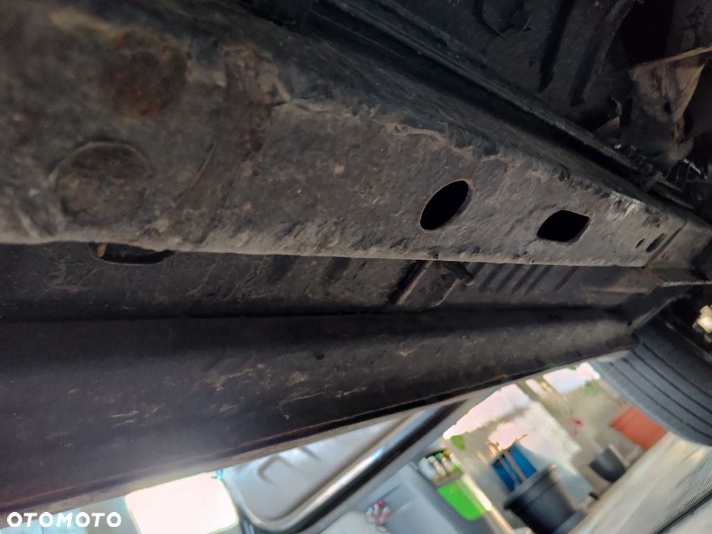 Jeep Cherokee - 16