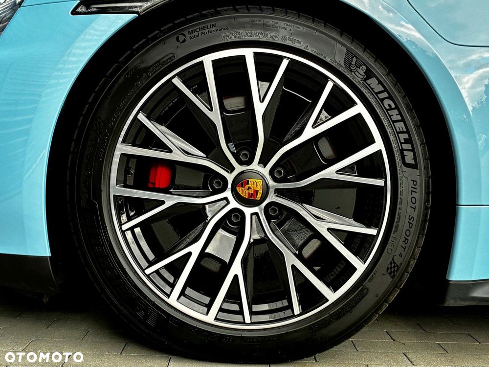 Porsche Taycan - 16