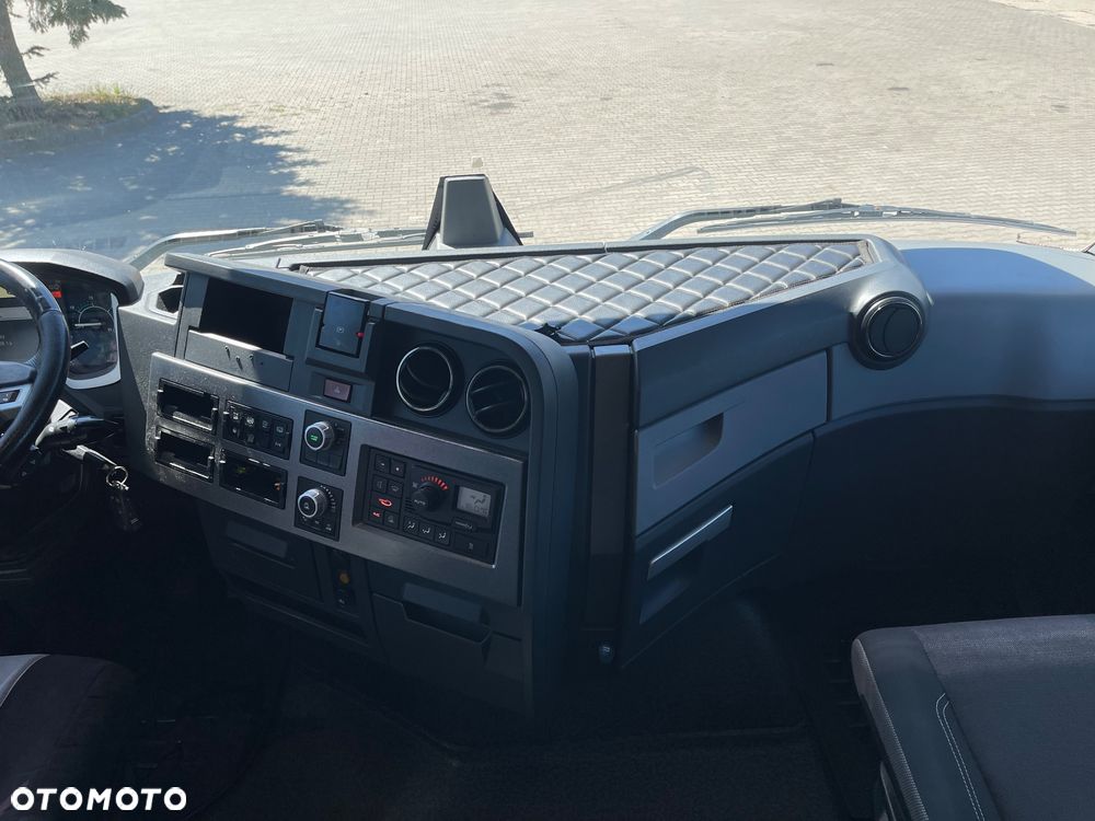 Renault T 480 - 17