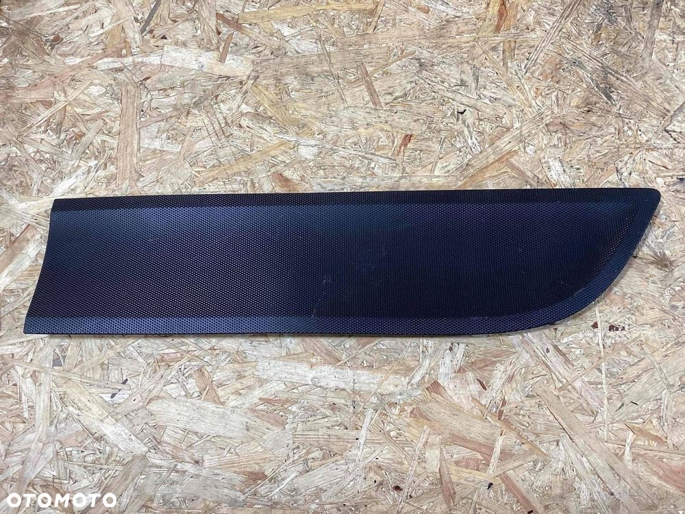 Porsche Macan LISTWA DRZWI PRAWY TYL 95b839889r 95B898565OK1 95B898565