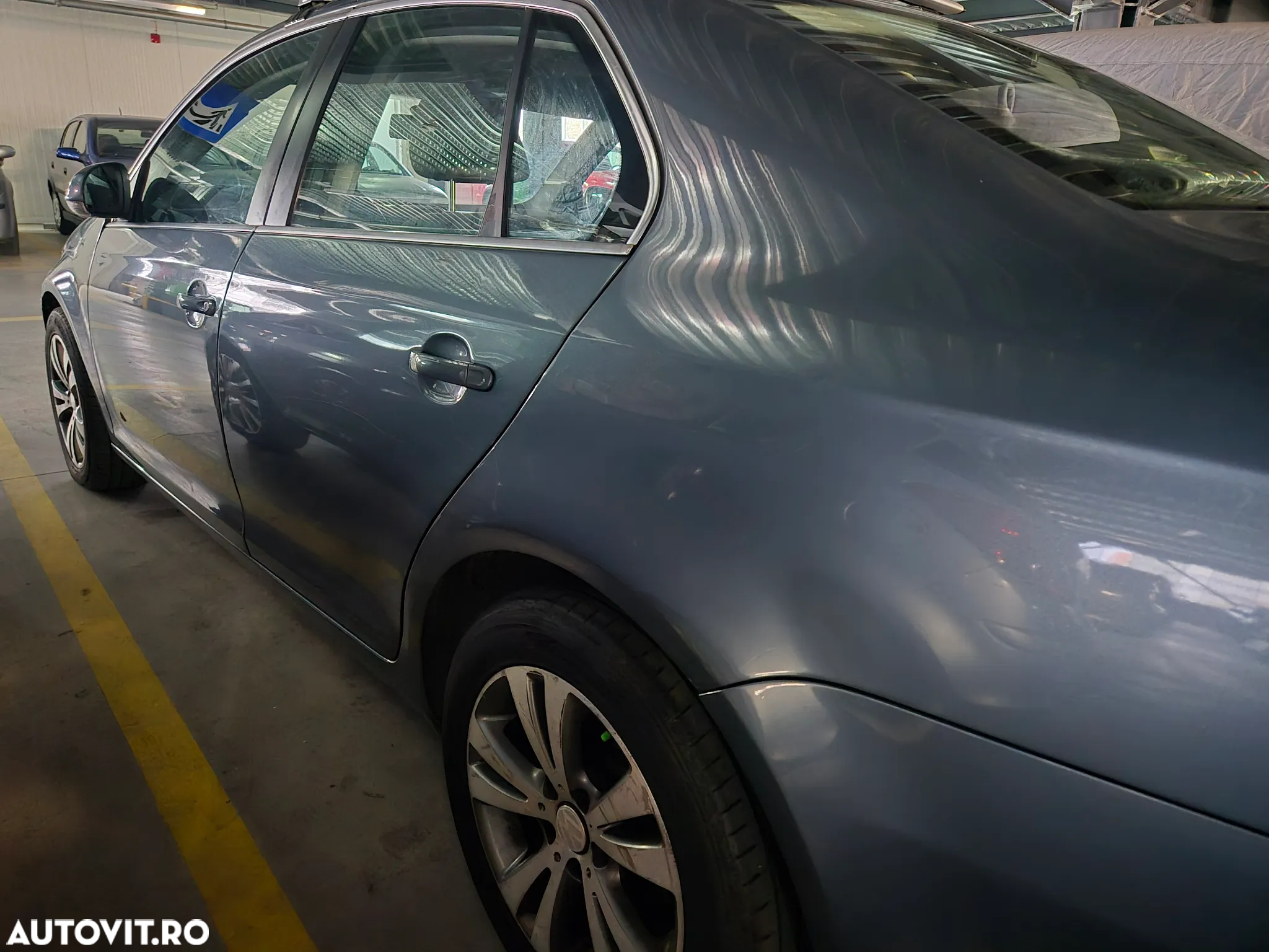Volkswagen Jetta - 4