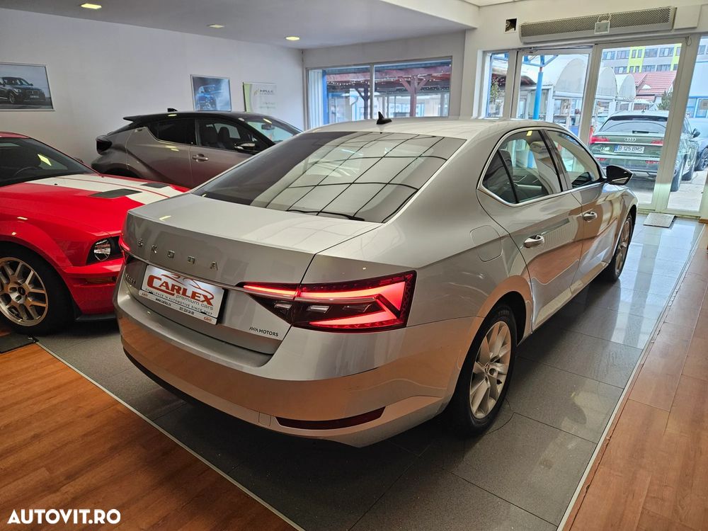 Skoda Superb 2.0 TDI DSG Ambition - 5