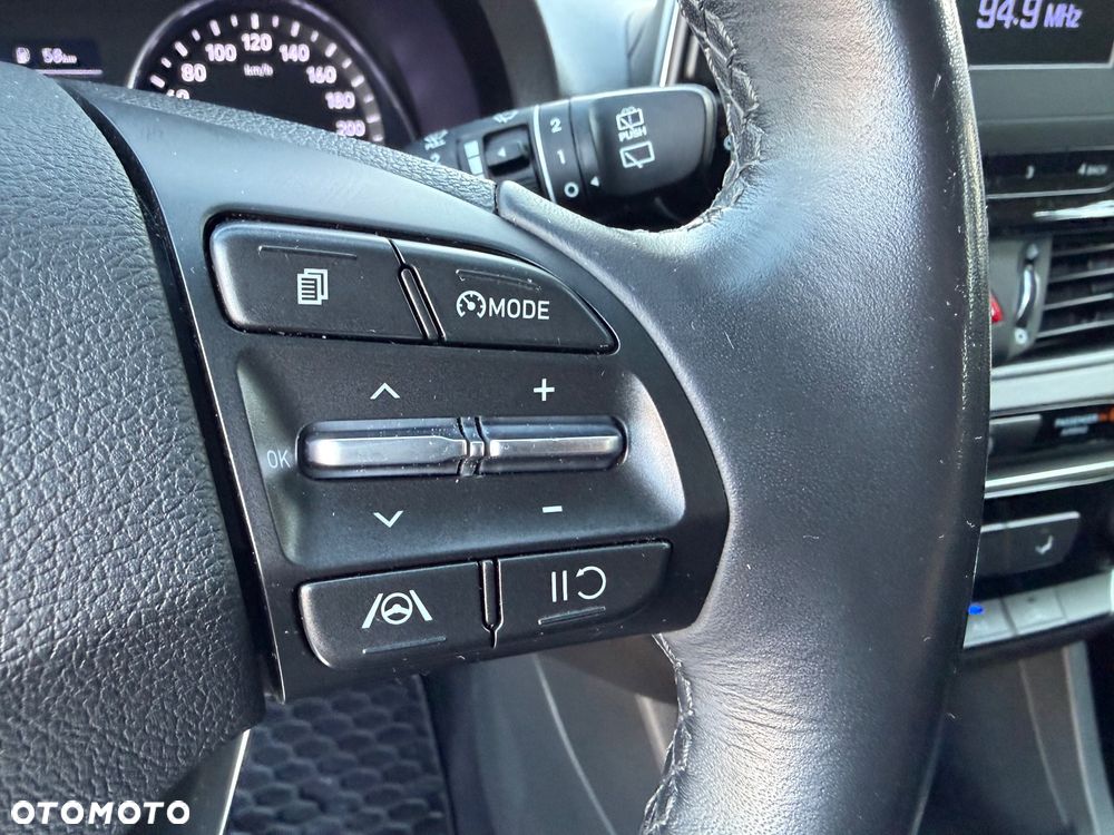 Hyundai i30 1.5 DPI Classic + - 16