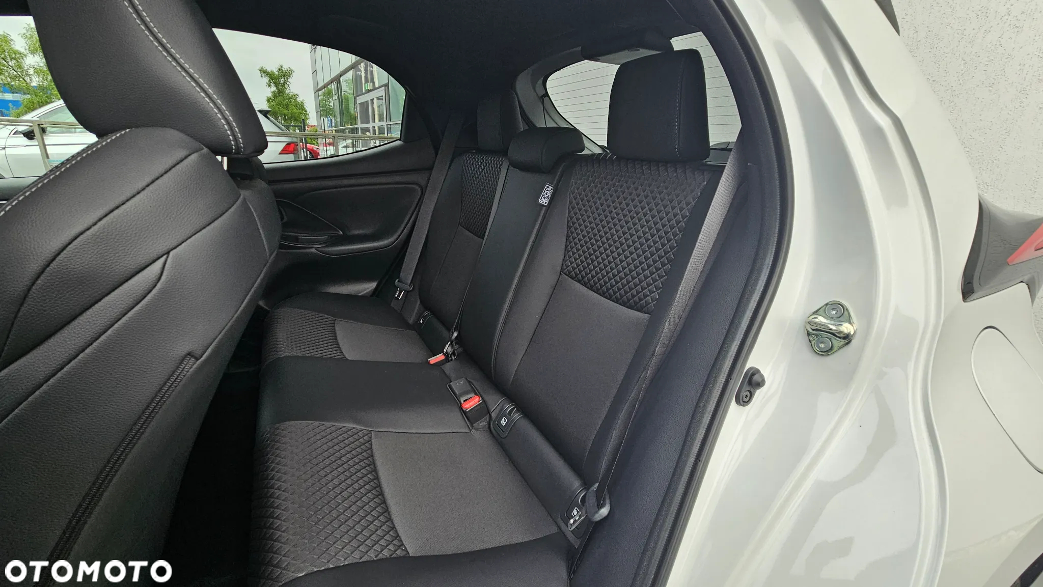 Mazda 2 Hybrid - 9