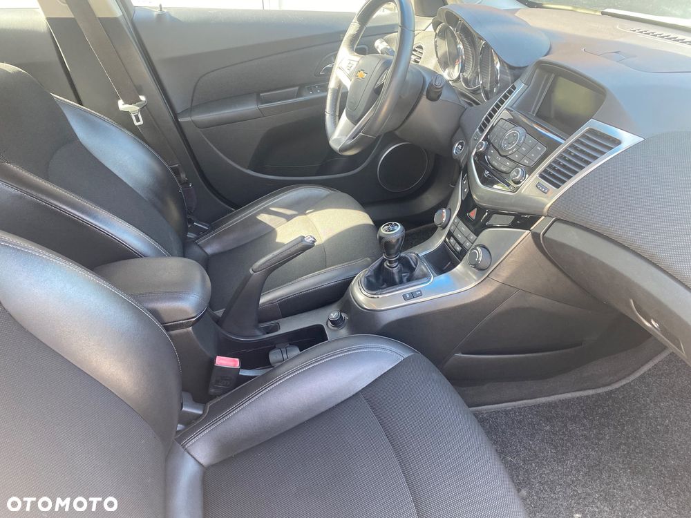 Chevrolet Cruze 1.4 T LTZ - 25