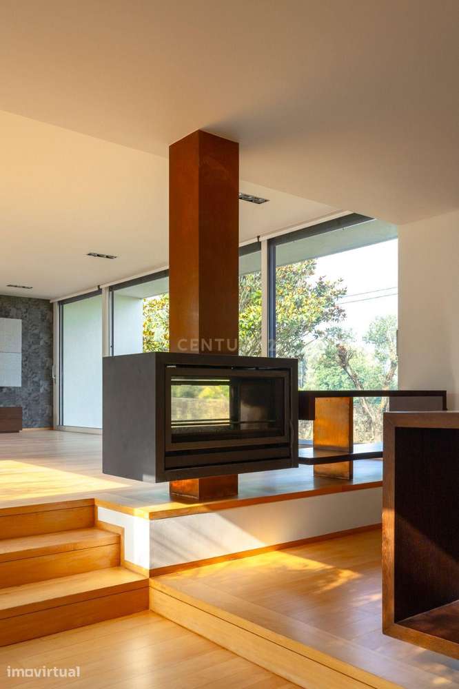 Luxuosa Moradia com Vista para o Rio em Localização Privilegiada - Grande imagem: 5/40