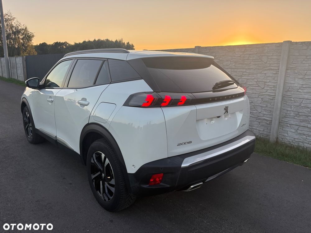 Peugeot 2008 PureTech 130 EAT8 GT - 4
