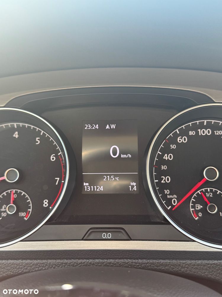 Volkswagen Golf - 28