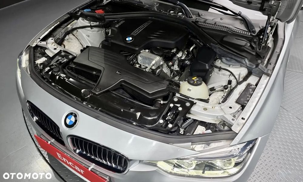 BMW Seria 3 320i Luxury Line - 18