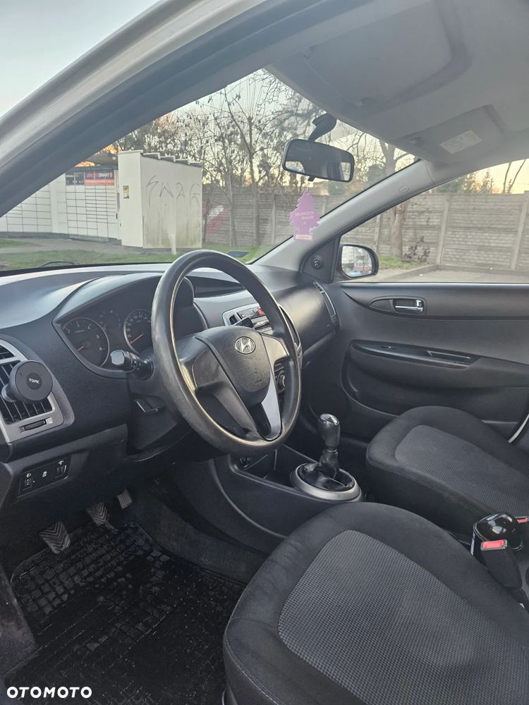 Hyundai i20 1.1 CRDi Classic + - 8