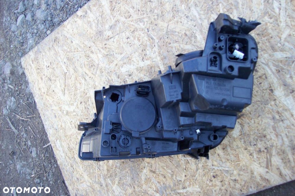 LAMPA PRZEDNIA PRAWA  LED EUROPA PEUGEOT 5008 - 5